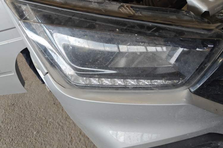 Used JMC Transit 2021 2.8T Space King Standard Version Long Wheelbase Mid-Height Roof Rear Single Tire – Step 6-Seater Diesel China VI Emission Standard JX493 Right Front Headlight