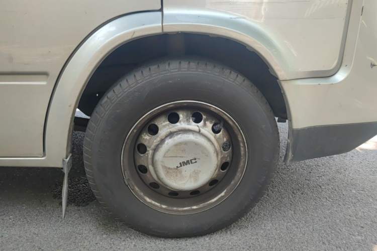 Used JMC Transit 2021 2.8T Space King Taurus Short Wheelbase Mid-Height 6-Seater Diesel Euro VI JX493 Right Front Wheel Hub