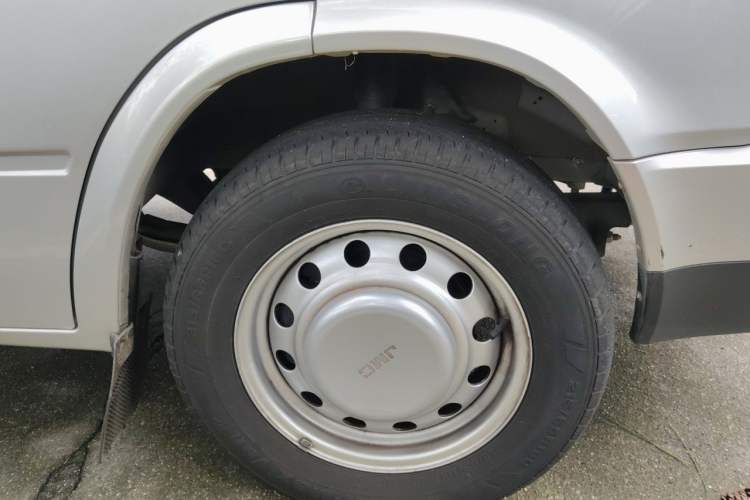 Used JMC Transit 2021 2.8T Space King Taurus Short Wheelbase Mid-Height 6-Seater Diesel Euro VI JX493 Right Front Wheel Hub