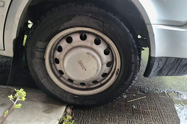 Used JMC Transit  Right Front Wheel Hub