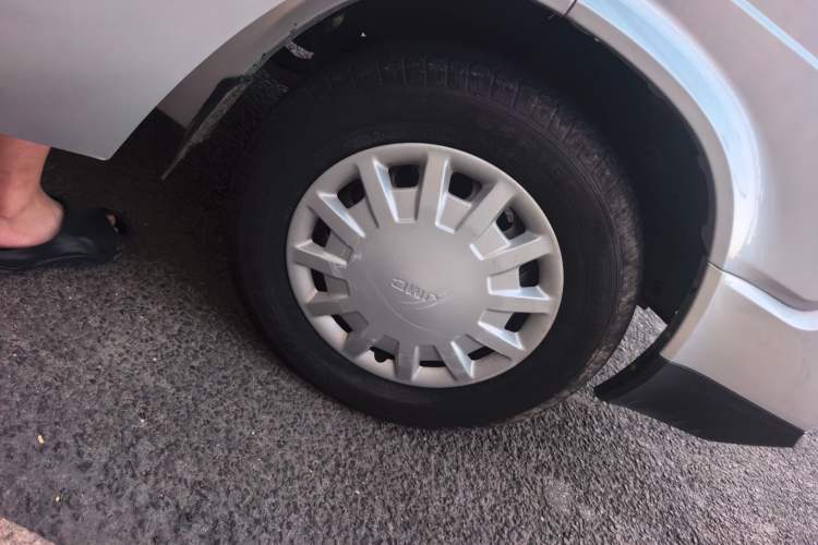 Used JMC Transit 2021 2.8T Space King Standard Version Short Wheelbase Mid-Height Roof 6-Seater Diesel Euro VI JX493 Right Front Wheel Hub
