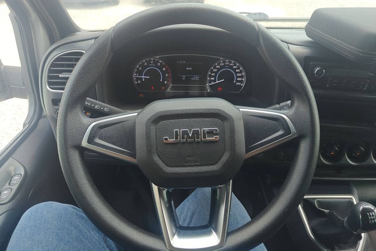 Used JMC Transit 2021 2.8T Space King Standard Version Short Wheelbase Mid-Height Roof 6-Seater Diesel Euro VI JX493 Steering Wheel