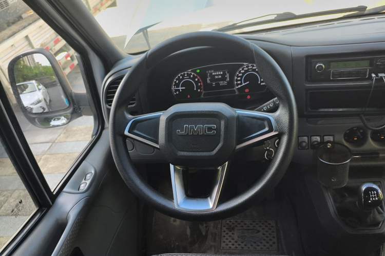 Used JMC Transit 2021 2.8T Space King Standard Version Short Wheelbase Mid-Height Roof 6-Seater Diesel Euro VI JX493 Steering Wheel