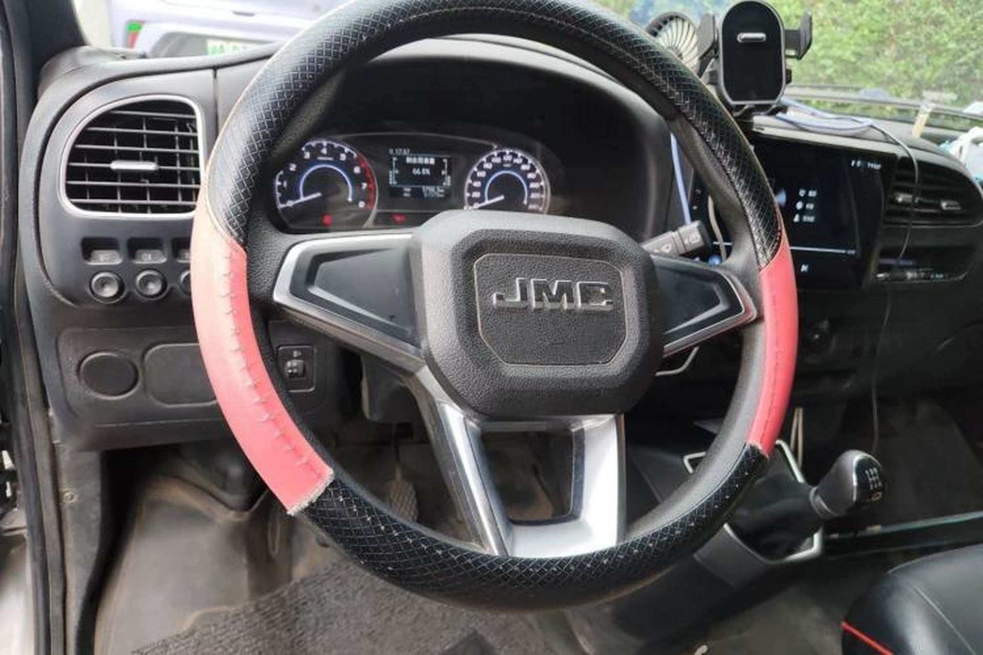 Used JMC Transit 2021 2.8T Space King Standard Version Long Wheelbase Mid-Height Roof Rear Single Tire 3-Seater Diesel China VI Emission Standard JX493 Steering Wheel