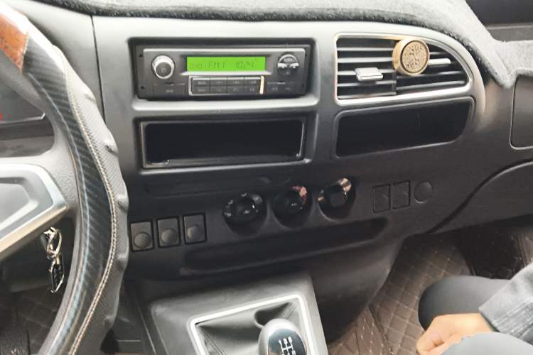 Used JMC Transit 2021 2.8T Space King Taurus Short Wheelbase Mid-Height 6-Seater Diesel Euro VI JX493 Audio And AC Panel