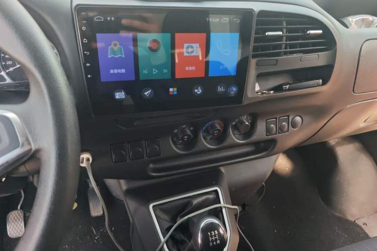 Used JMC Transit 2021 2.8T Space King Extended Wheelbase High-Roof with Rear Dual Tires 3-Seater Diesel China VI Emission Standard JX493 Audio And AC Panel