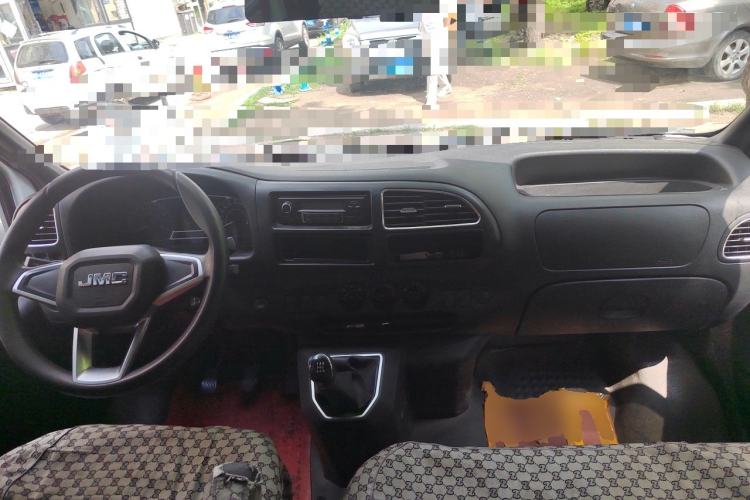 Used JMC Transit 2021 2.8T Space King Standard Version Short Wheelbase Mid-Height Roof 6-Seater Diesel Euro VI JX493 Center Console