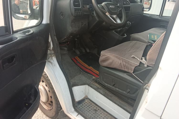 Used JMC Transit 2021 2.8T Space King Standard Version Long Wheelbase Mid-Height Roof Rear Single Tire 3-Seater Diesel China VI Emission Standard JX493 Driver Seat
