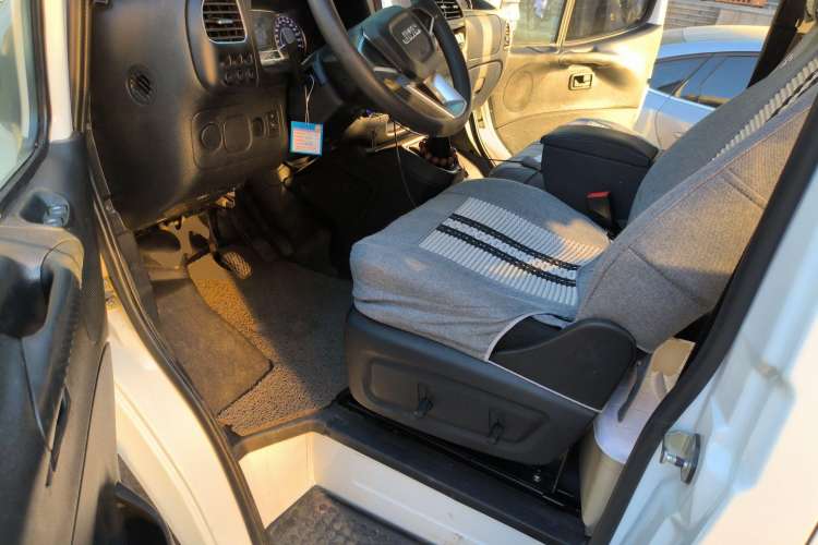 Used JMC Transit 2021 2.8T Space King Standard Version Short Wheelbase Mid-Height Roof 6-Seater Diesel Euro VI JX493 Driver Seat