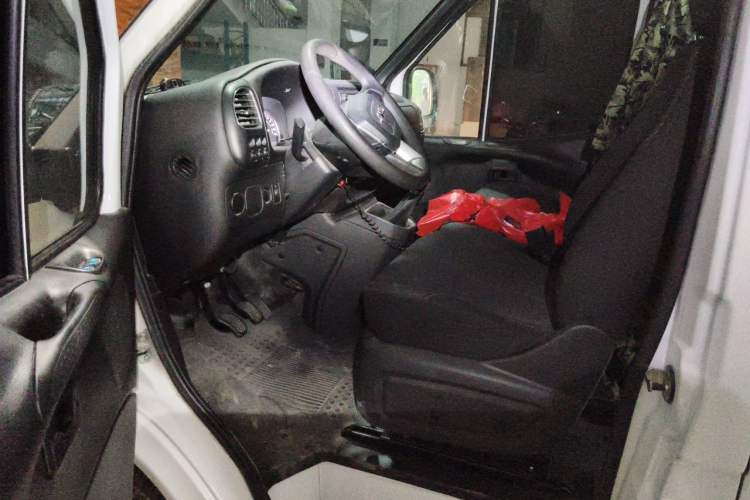 Used JMC Transit 2021 2.8T Space King Standard Version Short Wheelbase Mid-Height Roof 6-Seater Diesel Euro VI JX493 Driver Seat