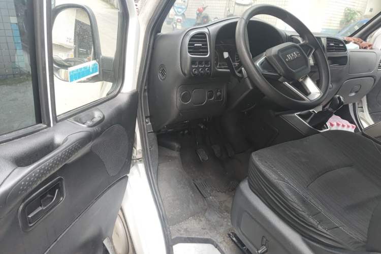 Used JMC Transit 2021 2.8T Space King Standard Version Short Wheelbase Mid-Height Roof 6-Seater Diesel Euro VI JX493 Driver Seat