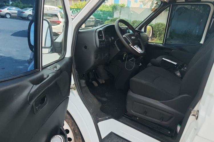 Used JMC Transit 2021 2.8T Space King Extended Wheelbase High-Roof with Rear Dual Tires 3-Seater Diesel China VI Emission Standard JX493 Driver Seat