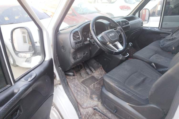 Used JMC Transit 2021 2.8T Space King Standard Version Short Wheelbase Mid-Height Roof 3-Seater Diesel Euro VI JX493 Driver Seat