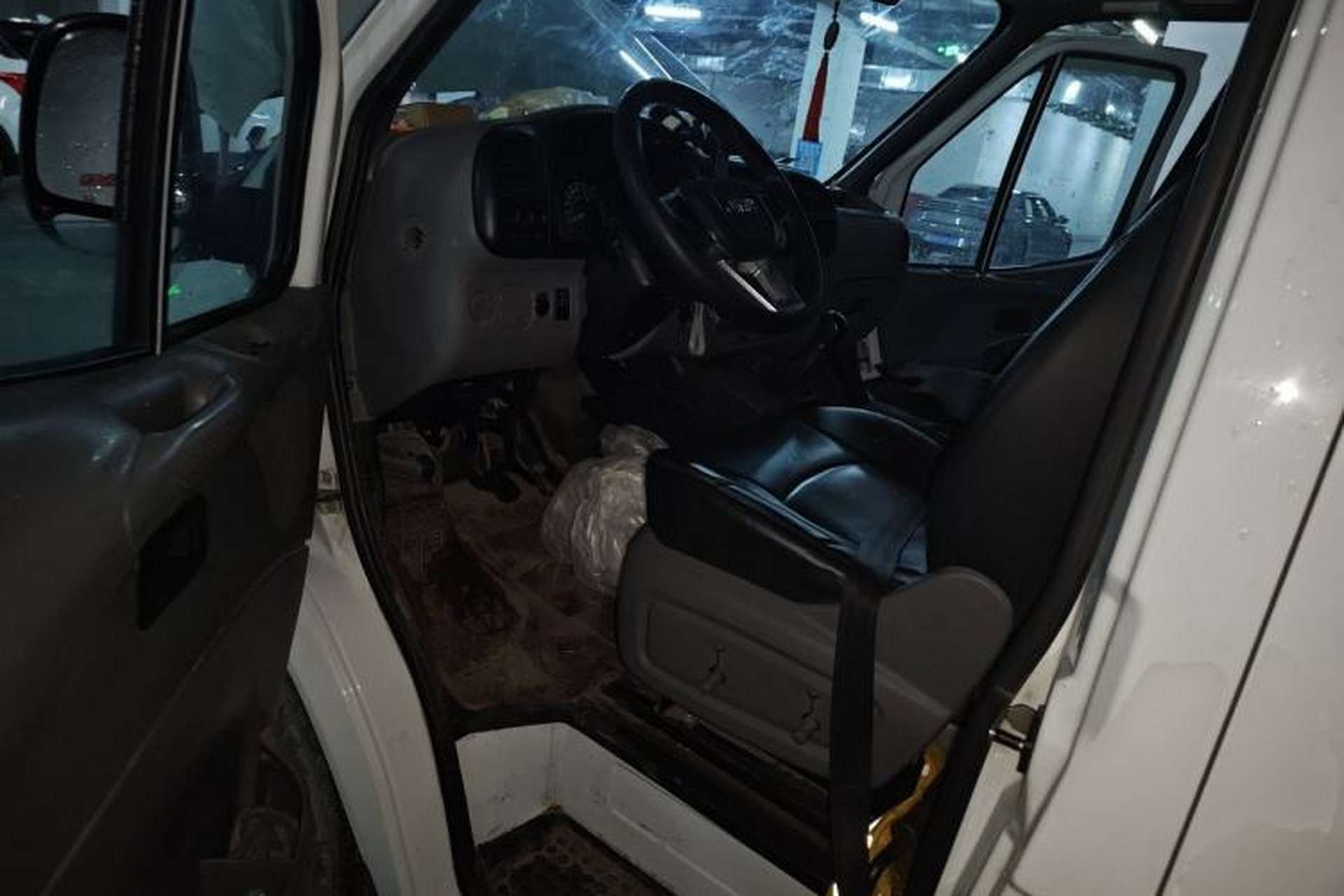 Used JMC Transit 2021 2.8T Space King Taurus Short Wheelbase Mid-Height 6-Seater Diesel Euro VI JX493 Driver Seat