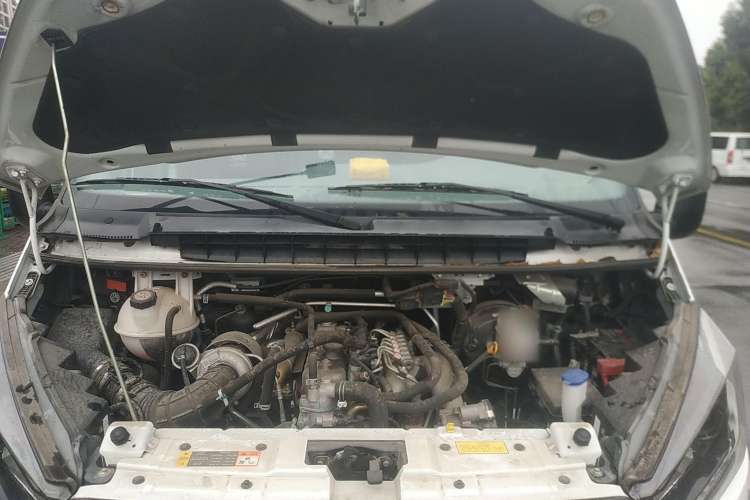 Used JMC Transit 2021 2.8T Space King Standard Version Short Wheelbase Mid-Height Roof 6-Seater Diesel Euro VI JX493 Engine Bay