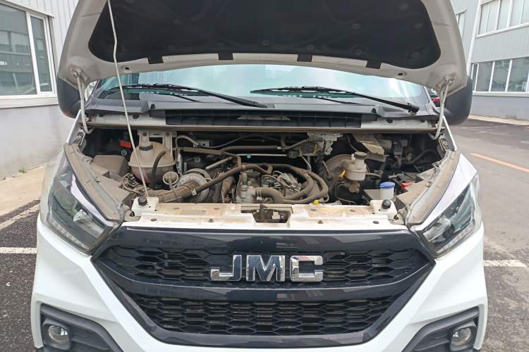 Used JMC Transit 2021 2.8T Space King Standard Version Short Wheelbase Mid-Height Roof 6-Seater Diesel Euro VI JX493 Engine Bay