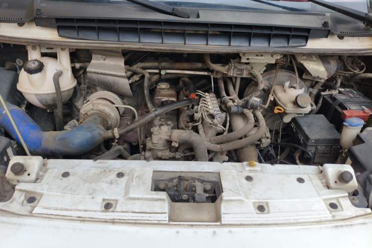 Used JMC Transit 2021 2.8T Space King Standard Version Long Wheelbase Mid-Height Roof Rear Single Tire – Step 6-Seater Diesel China VI Emission Standard JX493 Engine Bay