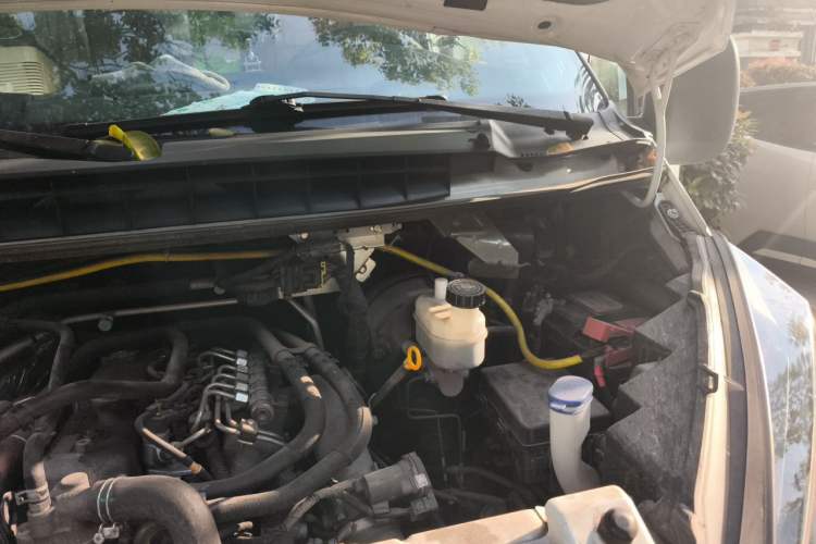 Used JMC Transit 2021 2.8T Space King Taurus Long Wheelbase Mid-Height Roof Rear Single Tire 3-Seater Diesel China VI Emission Standard JX493 Engine Bay Left