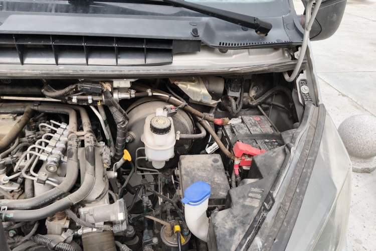 Used JMC Transit 2021 2.8T Space King Standard Version Long Wheelbase Mid-Height Roof Rear Single Tire – Step 6-Seater Diesel China VI Emission Standard JX493 Engine Bay Left