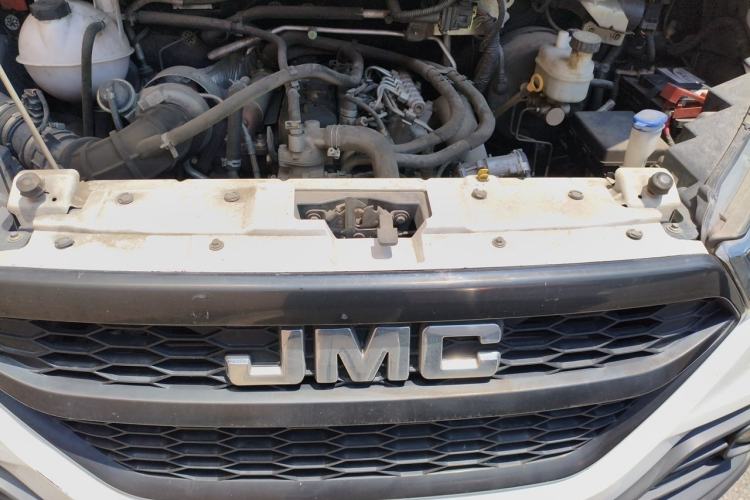 Used JMC Transit 2021 2.8T Space King Standard Version Long Wheelbase Mid-Height Roof Rear Single Tire – Step 6-Seater Diesel China VI Emission Standard JX493 Engine Bay