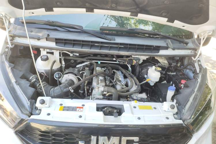 Used JMC Transit 2021 2.8T Space King Standard Version Short Wheelbase Mid-Height Roof 6-Seater Diesel Euro VI JX493 Engine Bay