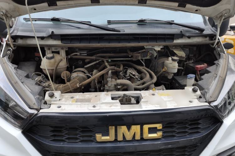 Used JMC Transit 2021 2.8T Space King Standard Version Short Wheelbase Mid-Height Roof 6-Seater Diesel Euro VI JX493 Engine Bay