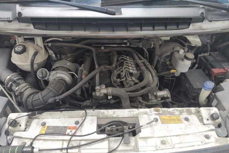 Used JMC Transit 2021 2.8T Space King Standard Version Short Wheelbase Mid-Height Roof 6-Seater Diesel Euro VI JX493 Engine Bay