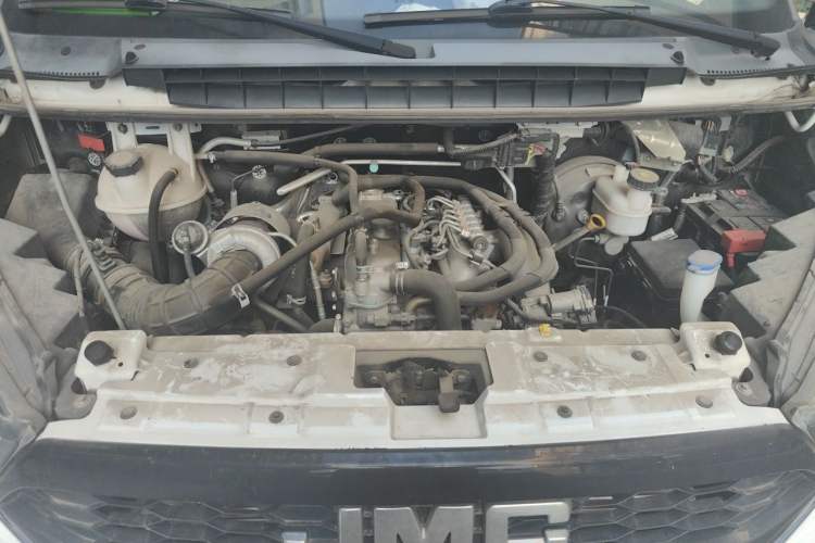 Used JMC Transit 2021 2.8T Space King Standard Version Short Wheelbase Mid-Height Roof 6-Seater Diesel Euro VI JX493 Engine Bay