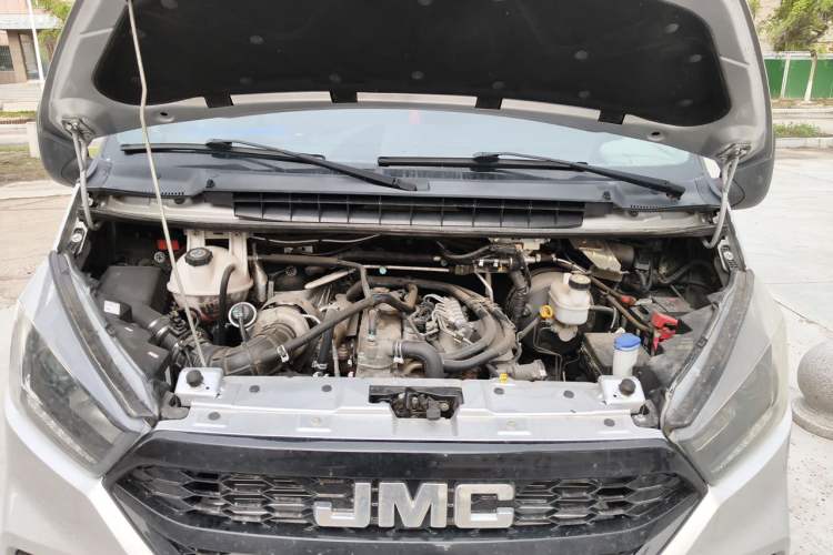 Used JMC Transit 2021 2.8T Space King Standard Version Long Wheelbase Mid-Height Roof Rear Single Tire – Step 6-Seater Diesel China VI Emission Standard JX493 Engine Bay