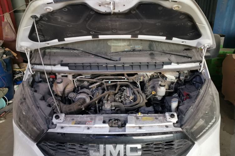 Used JMC Transit 2021 2.8T Space King Taurus Short Wheelbase Mid-Height 3-Seater Diesel Euro VI JX493 Engine Bay