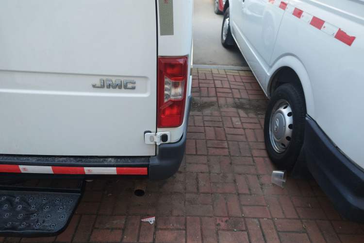 Used JMC Transit 2021 2.8T Space King Standard Version Short Wheelbase Mid-Height Roof 3-Seater Diesel Euro VI JX493 Exterior 2