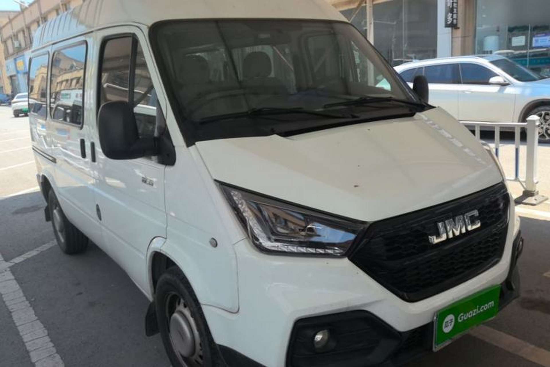 Used JMC Transit 2021 2.8T Space King Standard Version Short Wheelbase Mid-Height Roof 6-Seater Diesel Euro VI JX493 Front Right 45 Deg