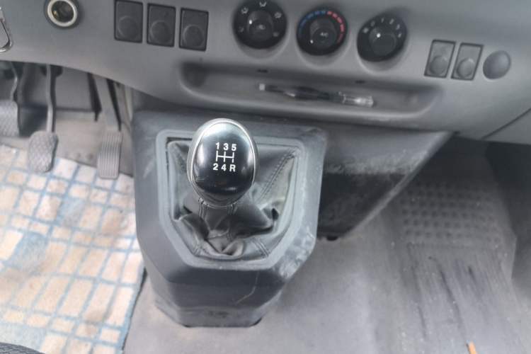 Used JMC Transit 2021 2.8T Space King Taurus Long Wheelbase Mid-Height Roof with Rear Dual Tires – Step 6-Seater Diesel Euro VI JX493 Gear Lever