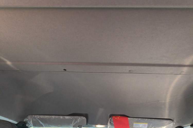 Used JMC Transit 2021 2.8T Space King Standard Version Short Wheelbase Mid-Height Roof 6-Seater Diesel Euro VI JX493 Headliner