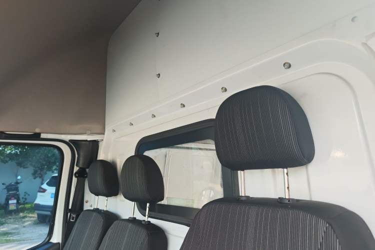 Used JMC Transit 2021 2.8T Space King Extended Wheelbase High-Roof with Rear Dual Tires 3-Seater Diesel China VI Emission Standard JX493 Headliner