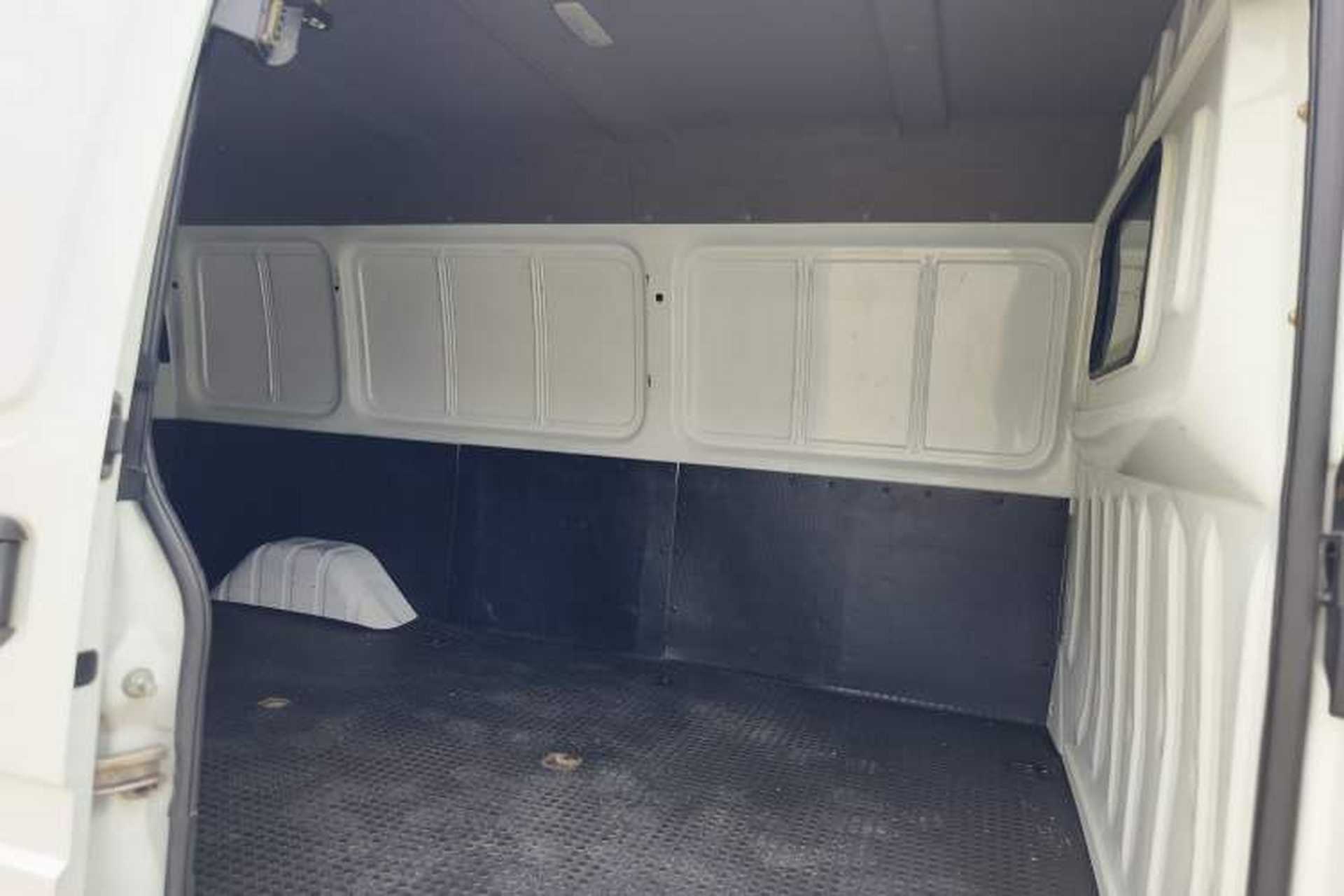 Used JMC Transit 2021 2.8T Space King Standard Version Long Wheelbase Mid-Height Roof Rear Single Tire 3-Seater Diesel China VI Emission Standard JX493 Interior 1