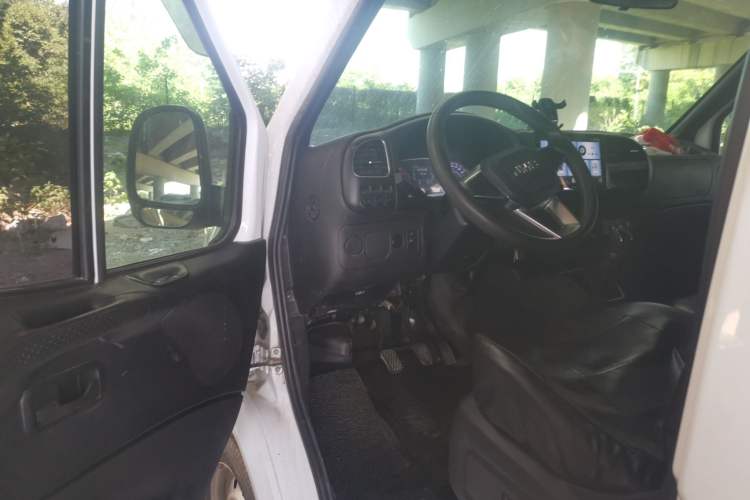 Used JMC Transit 2021 2.8T Space King Standard Version Short Wheelbase Mid-Height Roof 6-Seater Diesel Euro VI JX493 Interior 3