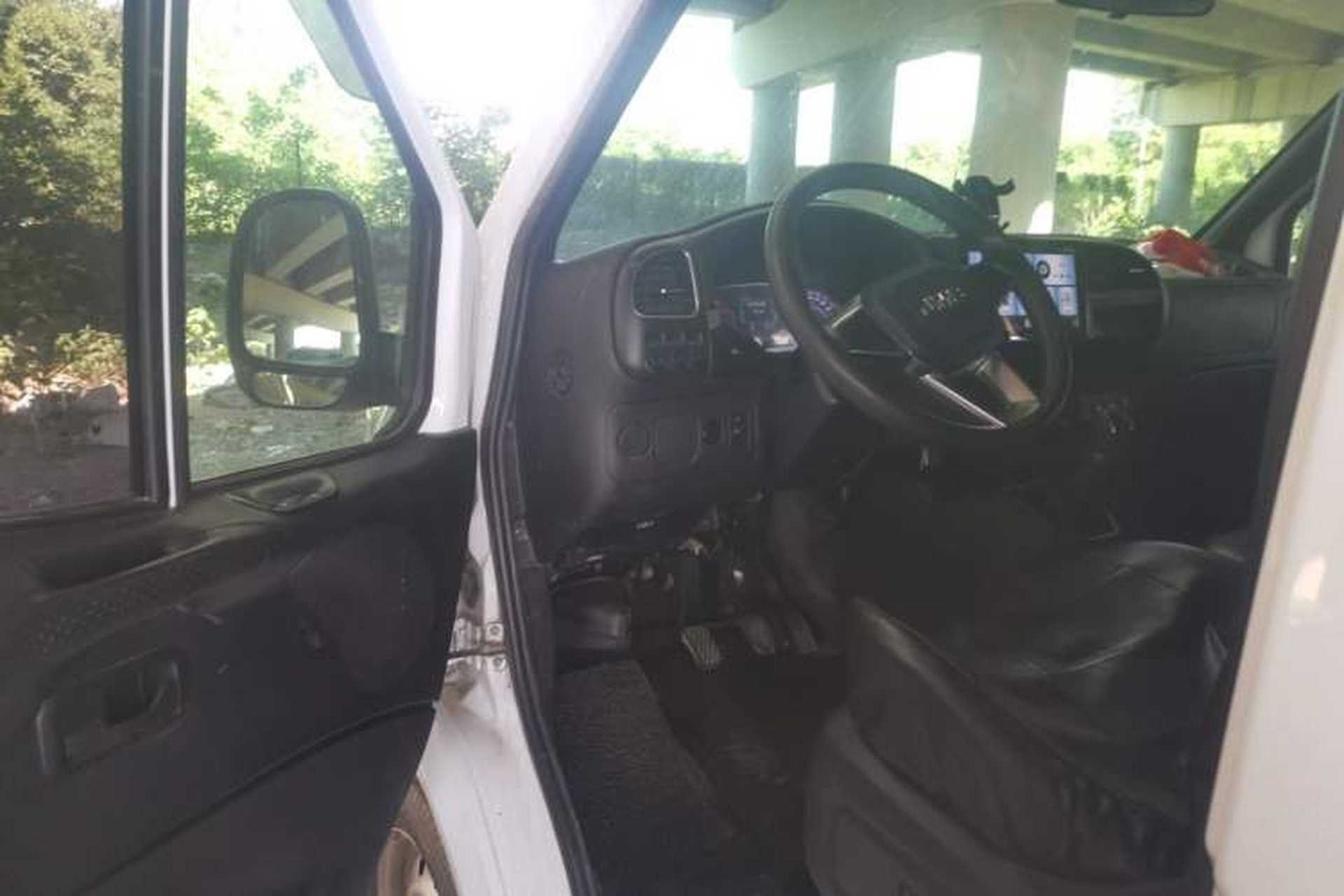 Used JMC Transit 2021 2.8T Space King Standard Version Short Wheelbase Mid-Height Roof 6-Seater Diesel Euro VI JX493 Interior 3