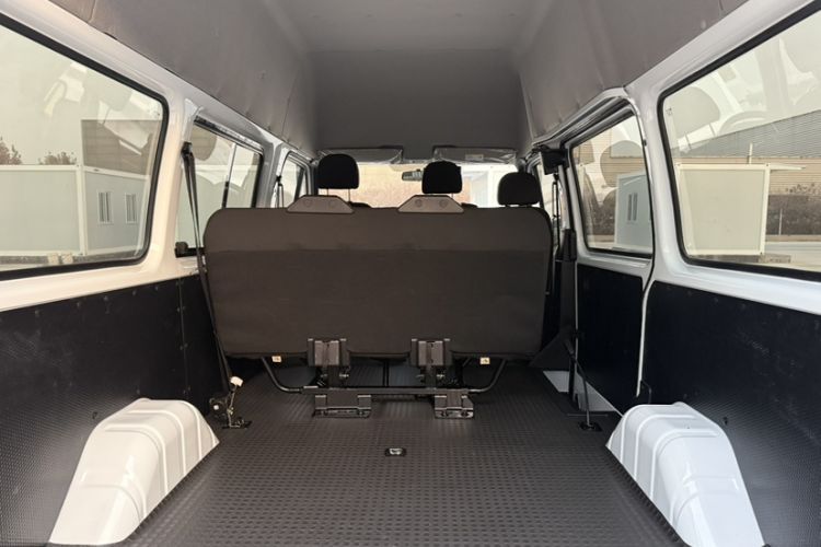 Used JMC Transit 2021 2.8T Space King Taurus Short Wheelbase Mid-Height 6-Seater Diesel Euro VI JX493 Interior 3