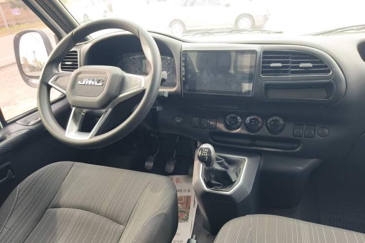 Used JMC Transit 2021 2.8T Space King Standard Version Long Wheelbase Mid-Height Roof Rear Single Tire 3-Seater Diesel China VI Emission Standard JX493 Interior 3