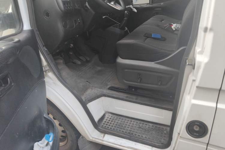 Used JMC Transit 2021 2.8T Space King Standard Version Short Wheelbase Mid-Height Roof 6-Seater Diesel Euro VI JX493 Interior 3