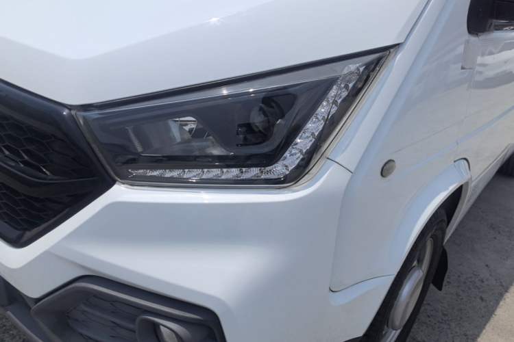 Used JMC Transit 2021 2.8T Space King Standard Version Short Wheelbase Mid-Height Roof 3-Seater Diesel Euro VI JX493 Left Front Headlight