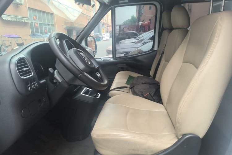 Used JMC Transit 2021 2.8T Space King Taurus Short Wheelbase Mid-Height 6-Seater Diesel Euro VI JX493 Left Front Seat