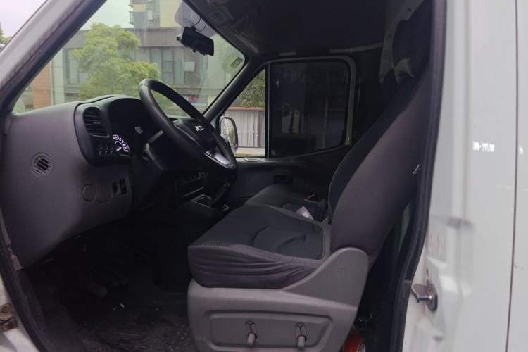 Used JMC Transit 2021 2.8T Space King Standard Version Long Wheelbase Mid-Height Roof Rear Dual Tires 3-Seater Diesel China VI Emission Standard JX493 Left Front Seat