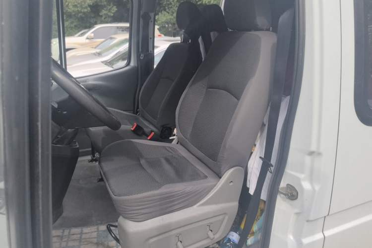 Used JMC Transit 2021 2.8T Space King Taurus Long Wheelbase Mid-Height Roof with Rear Dual Tires – Step 6-Seater Diesel Euro VI JX493 Left Front Seat