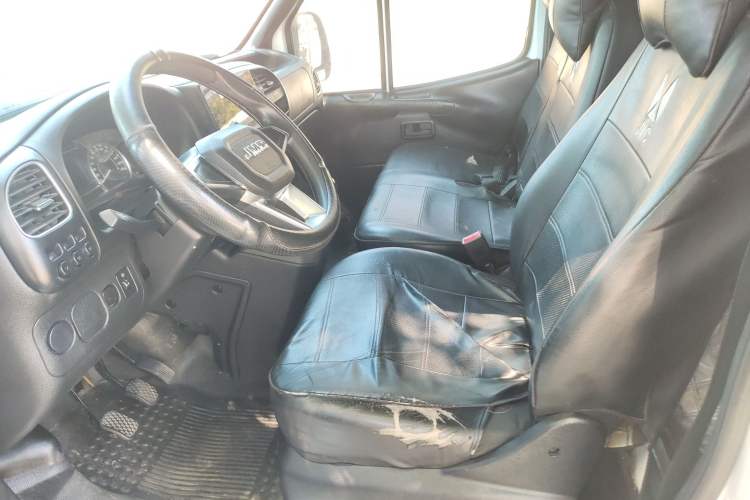 Used JMC Transit 2021 2.8T Space King Standard Version Short Wheelbase Mid-Height Roof 6-Seater Diesel Euro VI JX493 Left Front Seat