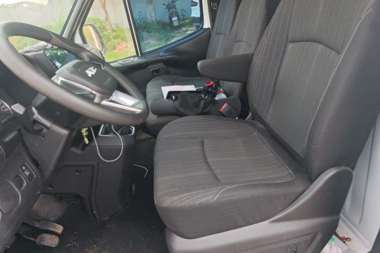 Used JMC Transit 2021 2.8T Space King Extended Wheelbase High-Roof with Rear Dual Tires 3-Seater Diesel China VI Emission Standard JX493 Left Front Seat