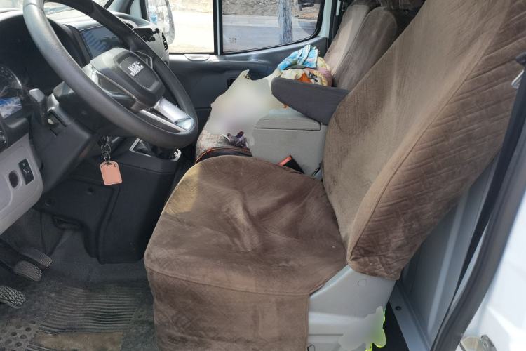 Used JMC Transit 2021 2.8T Space King Taurus Long Wheelbase Mid-Height Roof with Rear Dual Tires 3-Seater Diesel China VI Emission Standard JX493 Left Front Seat