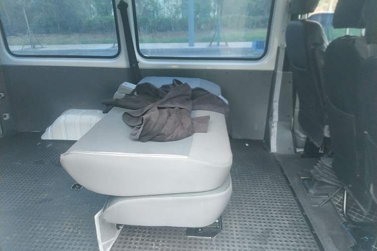 Used JMC Transit 2021 2.8T Space King Standard Version Short Wheelbase Mid-Height Roof 6-Seater Diesel Euro VI JX493 Left Rear Seat