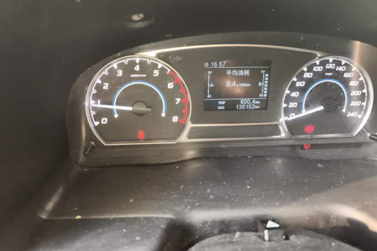 Used JMC Transit 2021 2.8T Space King Taurus Long Wheelbase Mid-Height Roof Rear Single Tire 3-Seater Diesel China VI Emission Standard JX493 Odometer Close Up